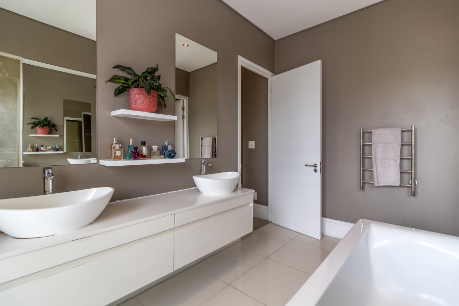 4 Bedroom Property for Sale in Pearl Valley at Val de Vie Western Cape